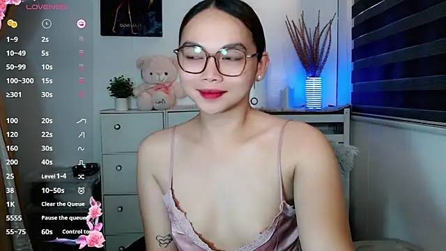 Snapshot of _Jenniyah_ chatting on December 3, 4:42 am Jenniyah online show from December 3, 4:42 am