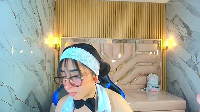 Snapshot of zoe_r_ chatting on November 27, 3:19 am zoe r online show from November 27, 3:19 am