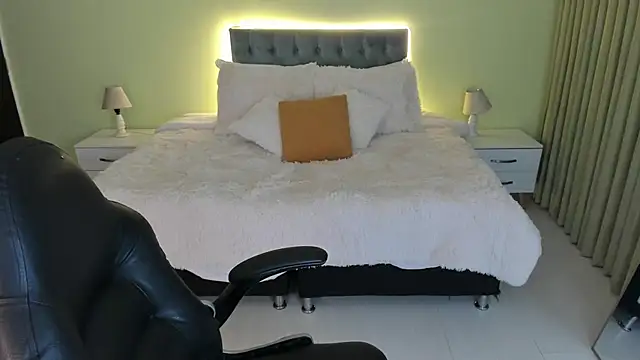 Catti Brie online show from October 25, 1:46 am