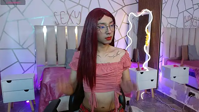 CYRUS TAY online show from December 3, 1:42 pm