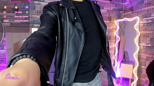 CYRUS TAY online show from June 7, 12:42 pm