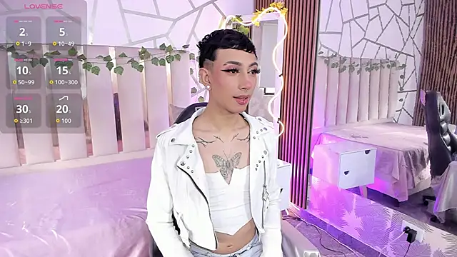 CYRUS TAY online show from June 19, 7:50 pm