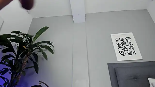 Tylerffoxx online show from April 29, 9:10 pm