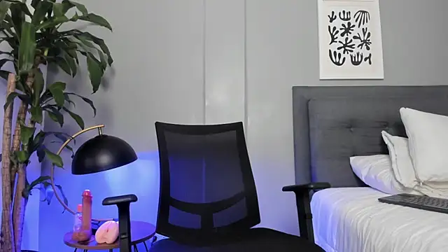 Snapshot of Tylerffoxx chatting on July 4, 10:49 pm Tylerffoxx online show from July 4, 10:49 pm