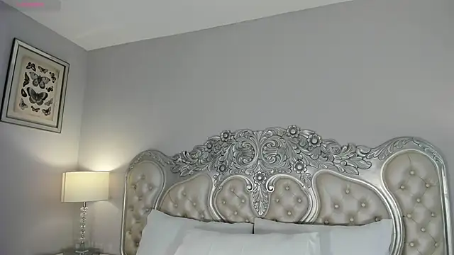 CarolineLee  online show from January 17, 10:35 pm