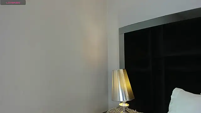 CarolineLee  online show from February 12, 10:38 pm