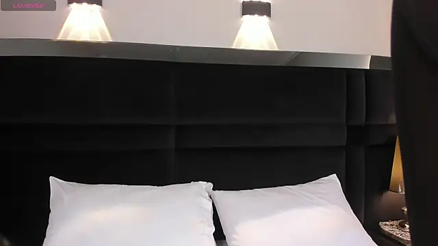 CarolineLee  online show from April 29, 10:38 pm