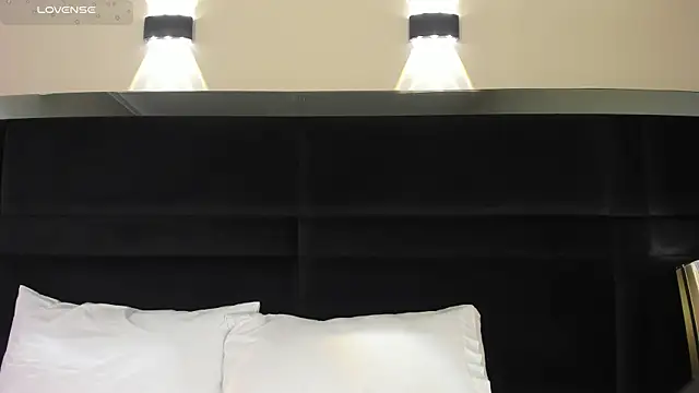 CarolineLee  online show from July 17, 10:36 pm