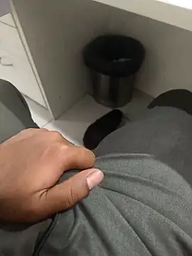 hotboy43339 online show from February 17, 5:19 pm