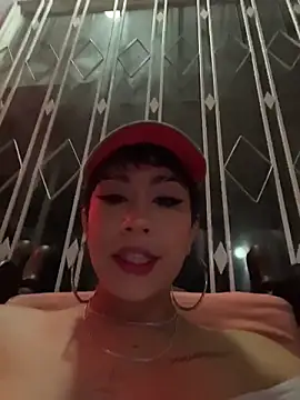 Snapshot of ZahaRose chatting on November 18, 3:34 am ZahaRose online show from November 18, 3:34 am