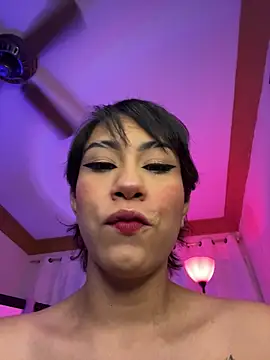 Snapshot of ZahaRose chatting on December 1, 12:15 am ZahaRose online show from December 1, 12:15 am