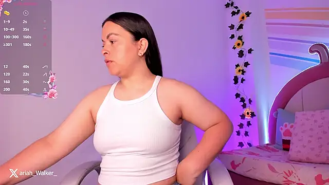 Snapshot of Ariah_Walker_ chatting on October 8, 1:47 am Ariah Walker online show from October 8, 1:47 am