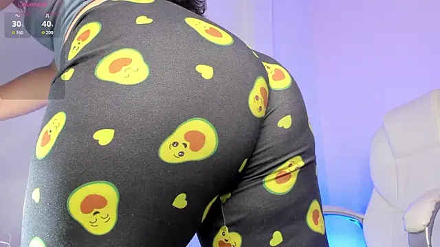 Snapshot of Ariah_Walker_ chatting on November 17, 1:55 am Ariah Walker online show from November 17, 1:55 am