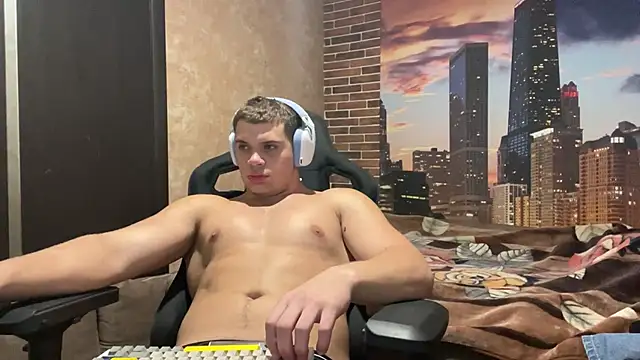 MusclePhantom online show from November 5, 9:04 pm