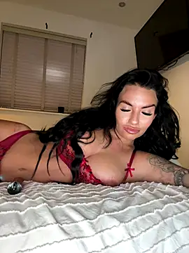 Snapshot of BELLABLACKXUK chatting on December 16, 10:26 pm BELLABLACKXUK online show from December 16, 10:26 pm