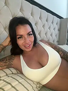 BELLABLACKXUK online show from April 22, 6:38 am