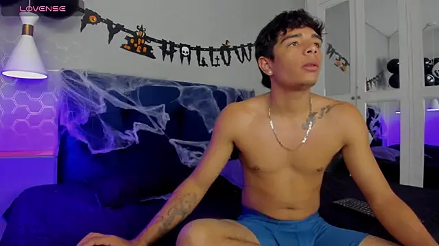 CuteButHarder online show from October 15, 11:54 am