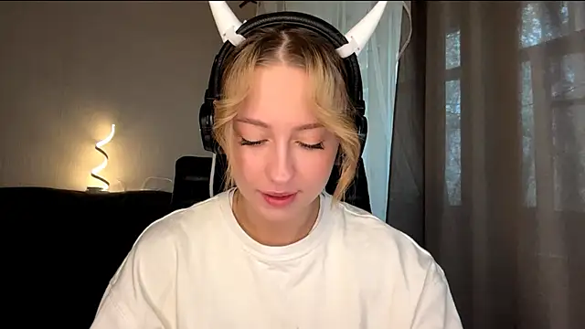 Snapshot of Jetta_Corsacami chatting on October 19, 7:42 am Jetta Corsacami online show from October 19, 7:42 am