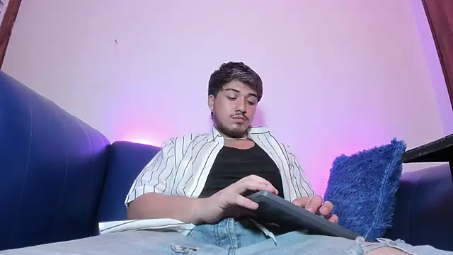 juanmechanic  online show from February 19, 6:20 am