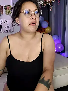 Snapshot of Laureen_se chatting on June 23, 4:43 am Laureen se online show from June 23, 4:43 am