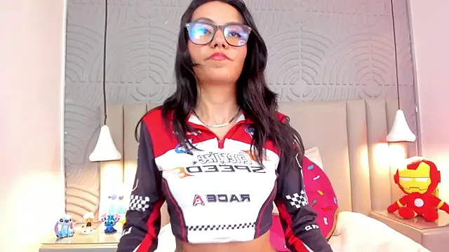 eviegothel  online show from January 7, 8:44 pm