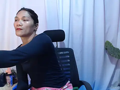 Snapshot of hot_gold69 chatting on May 25, 12:11 pm hot gold69 online show from May 25, 12:11 pm
