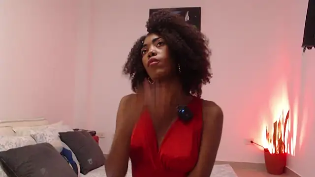 Snapshot of lucyymaximo chatting on July 20, 12:25 am lucyymaximo online show from July 20, 12:25 am