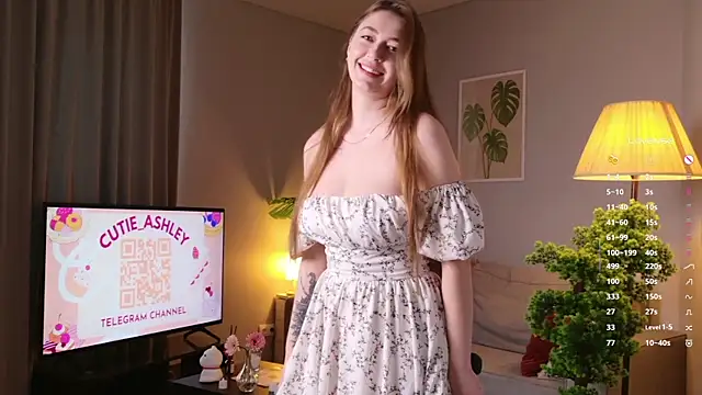 Snapshot of Luna_Foxy chatting on October 7, 11:40 am Luna Foxy online show from October 7, 11:40 am