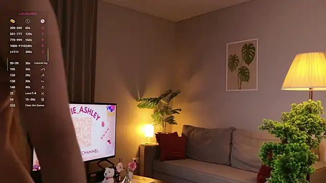 Snapshot of Luna_Foxy chatting on October 8, 2:25 pm Luna Foxy online show from October 8, 2:25 pm