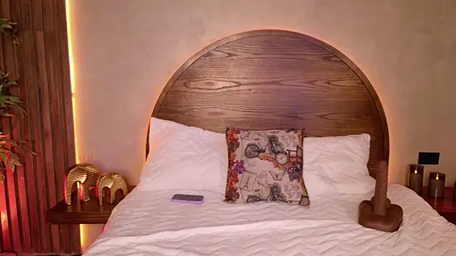 Snapshot of Dani_leon_ chatting on December 13, 11:32 pm Dani leon online show from December 13, 11:32 pm