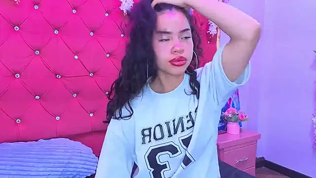 Nanis James online show from November 25, 2:55 am