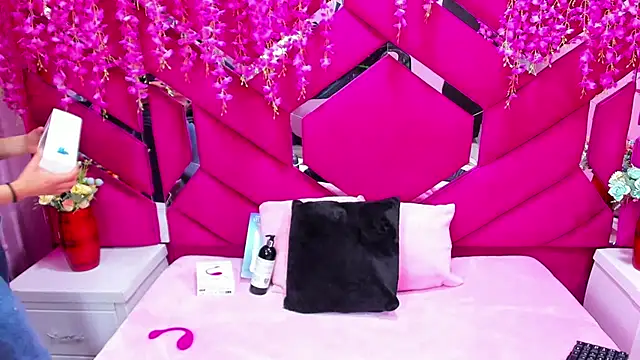 Snapshot of Nanis_James chatting on December 14, 4:07 am Nanis James online show from December 14, 4:07 am