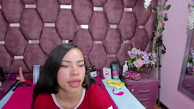 Nanis James online show from May 10, 3:12 am