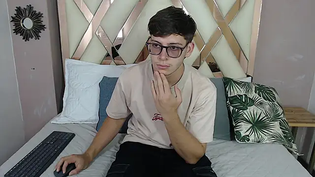 Stuart White online show from September 20, 6:42 pm