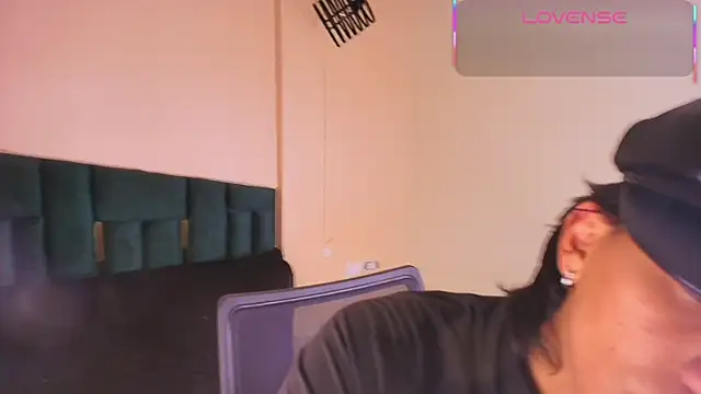 Snapshot of Dom_venena chatting on September 12, 8:09 pm Dom venena online show from September 12, 8:09 pm