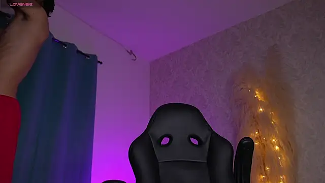 Snapshot of Afro_god_ chatting on January 7, 4:37 am Afro god online show from January 7, 4:37 am