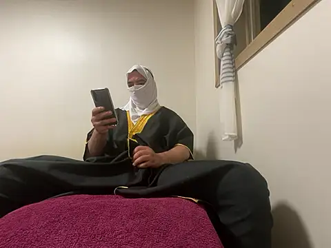 Snapshot of sheikhbandar06_09 chatting on October 11, 10:19 pm sheikhbandar06 09 online show from October 11, 10:19 pm