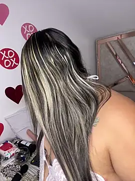 ashley-swift- online show from February 15, 8:46 am