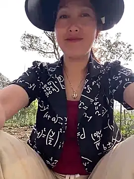 Huong-Ly online show from March 3, 2:18 am