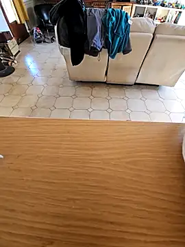 Snapshot of Stingles chatting on October 12, 9:19 am Stingles online show from October 12, 9:19 am