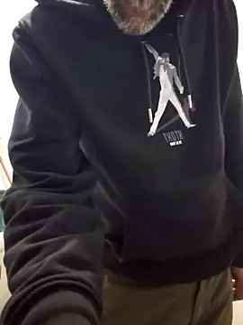 Snapshot of Stingles chatting on October 24, 3:19 pm Stingles online show from October 24, 3:19 pm