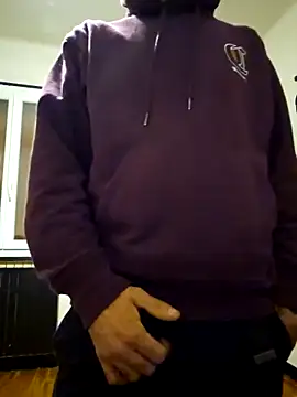 Snapshot of Stingles chatting on December 17, 8:15 pm Stingles online show from December 17, 8:15 pm