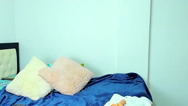 Snapshot of Isabella_Holsenn chatting on September 21, 9:38 pm Isabella Holsenn online show from September 21, 9:38 pm