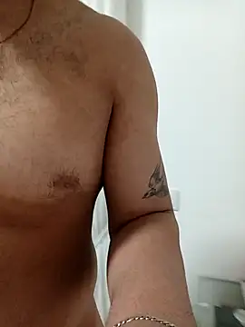 Snapshot of a23c43 chatting on October 19, 11:00 am a23c43 online show from October 19, 11:00 am