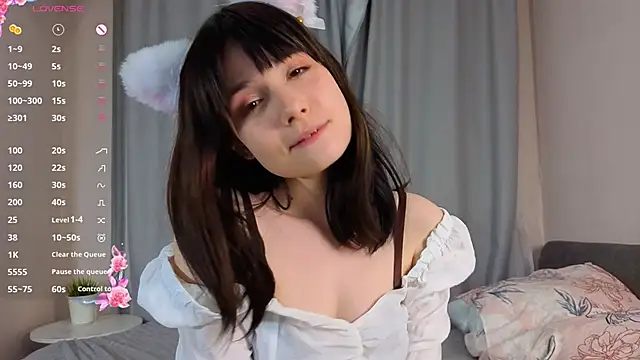 Honeey Beee online show from October 22, 4:07 pm