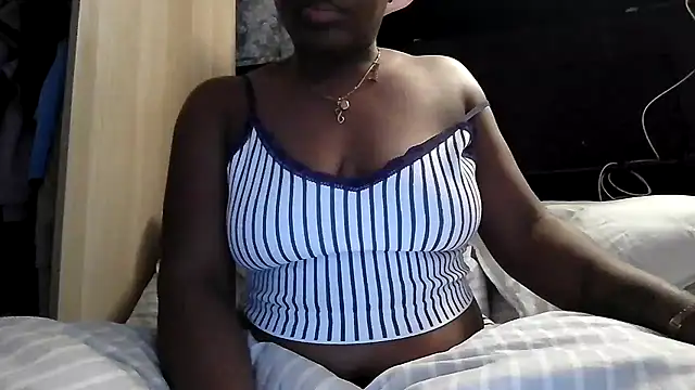 Snapshot of Curvy_AfricanQuinn chatting on February 16, 9:33 pm Curvy AfricanQuinn online show from February 16, 9:33 pm