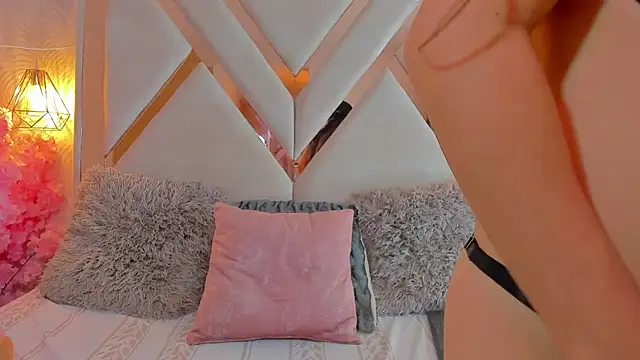 Snapshot of anni_honeyriveras chatting on April 5, 9:01 pm anni honeyriveras online show from April 5, 9:01 pm