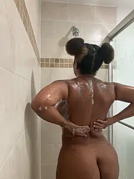LuckyKhloe online show from May 5, 7:22 pm