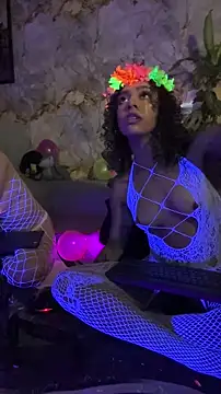 hannachris- online show from October 28, 12:36 am