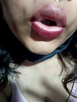 Hott Muskan online show from April 28, 6:57 pm